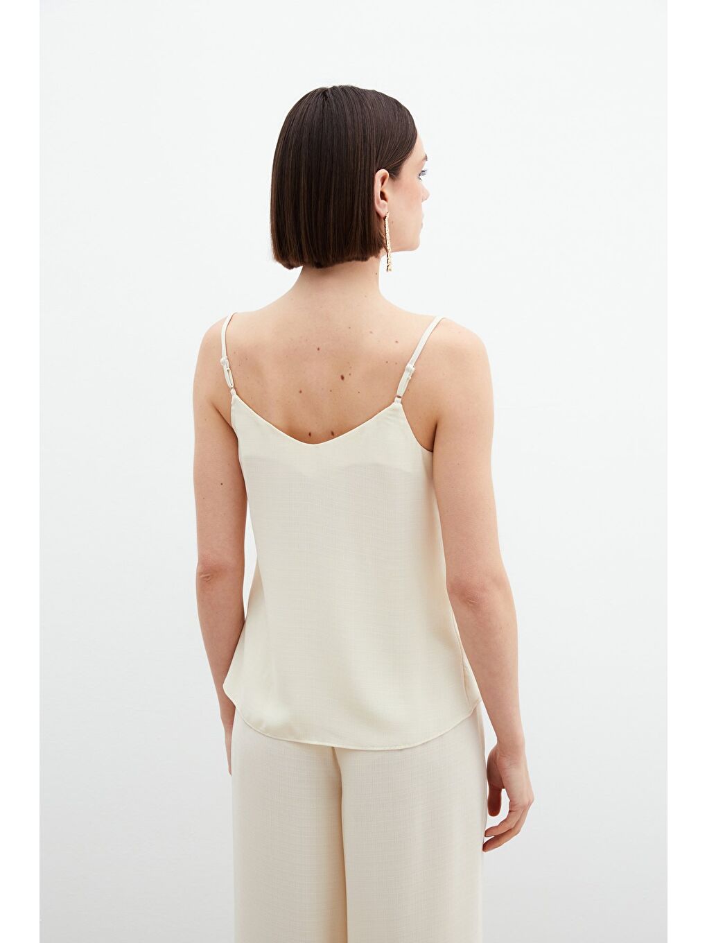 Ekru Degaje Yaka Dökümlü Bluz - Krem-4