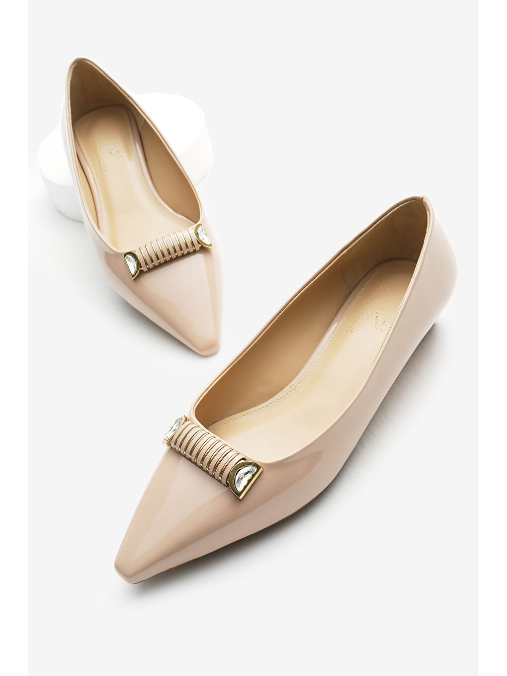 Bej Kadın Vizon Neolit Taban Toka Detaylı Sivri Burunlu Babet