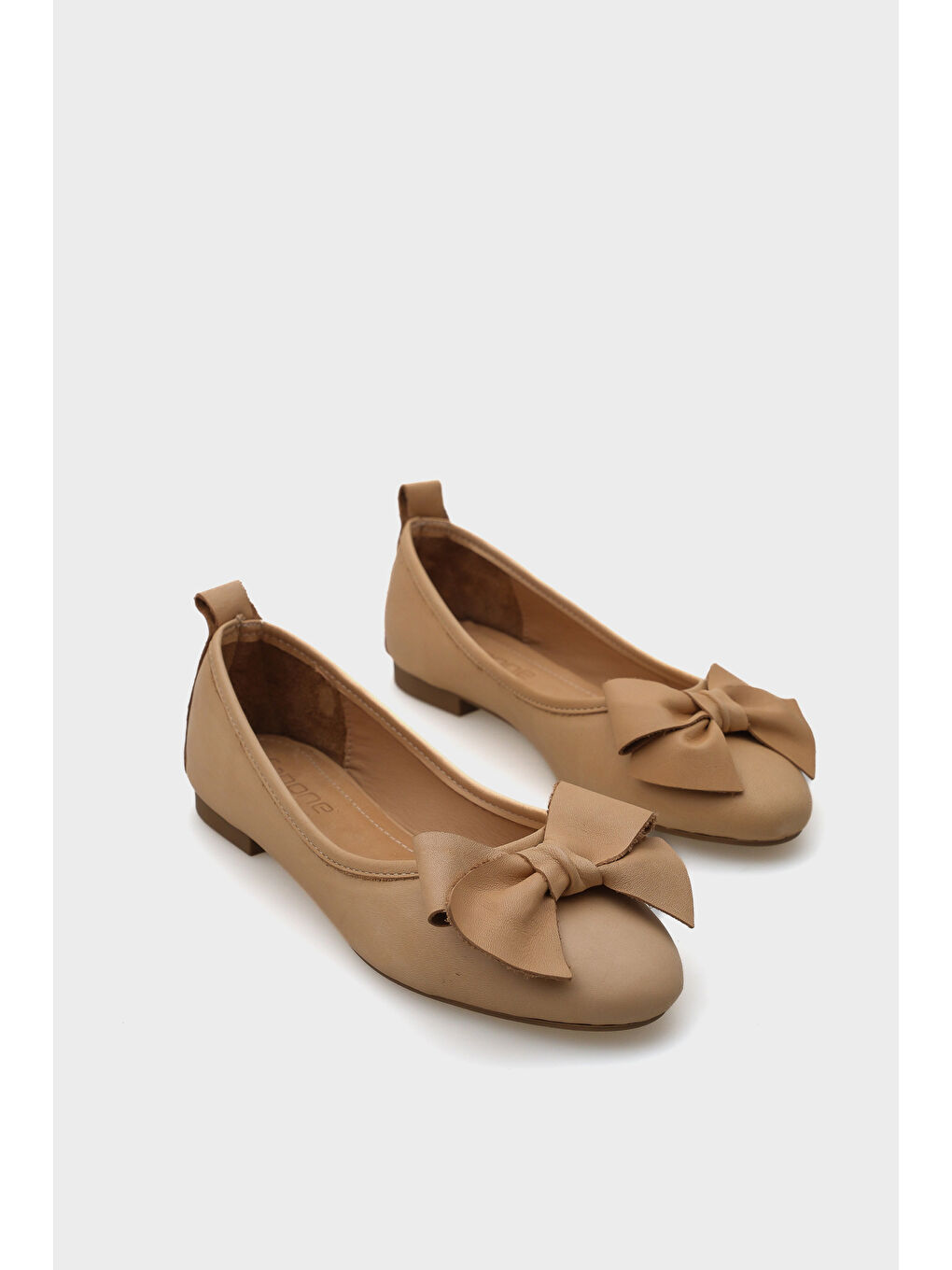 Bej Bliss Kadın Hakiki Deri Fiyonk Aksesuarlı Babet-1