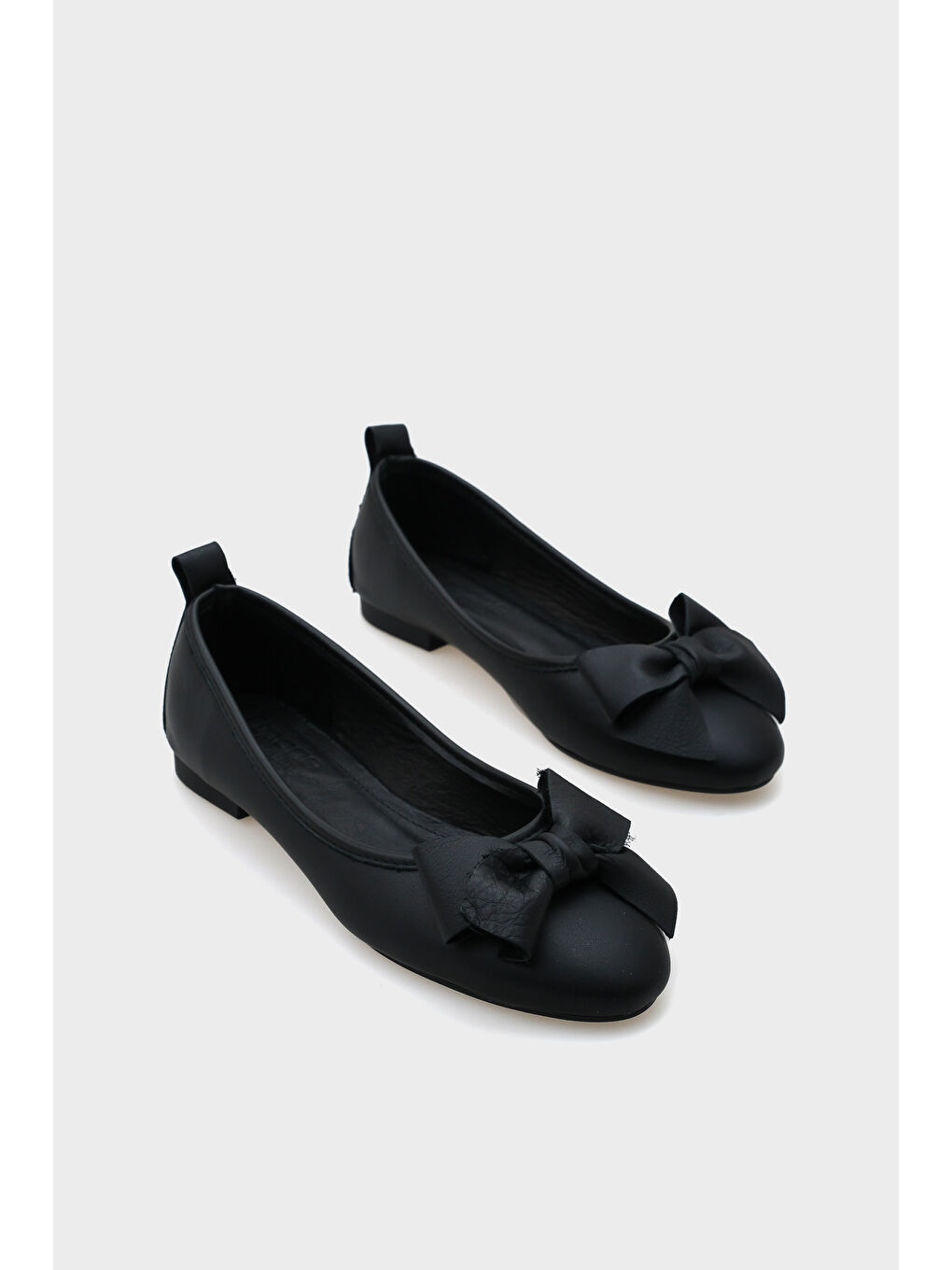 Siyah Bliss Kadın Hakiki Deri Fiyonk Aksesuarlı Babet-1