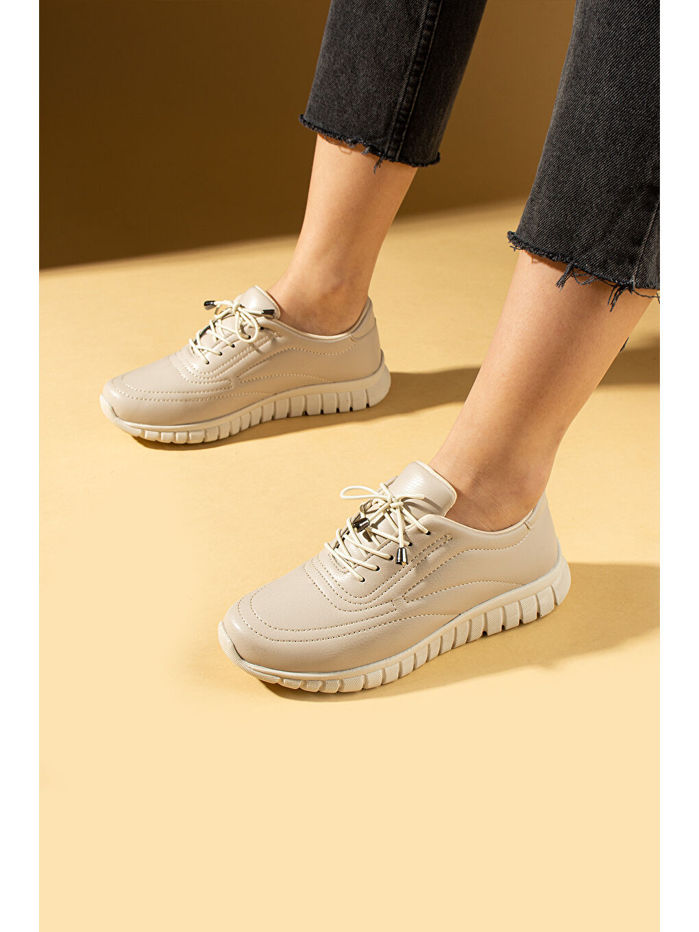 Bej Bağcıklı Rahat Taban Kadın Sneaker 59-685-25