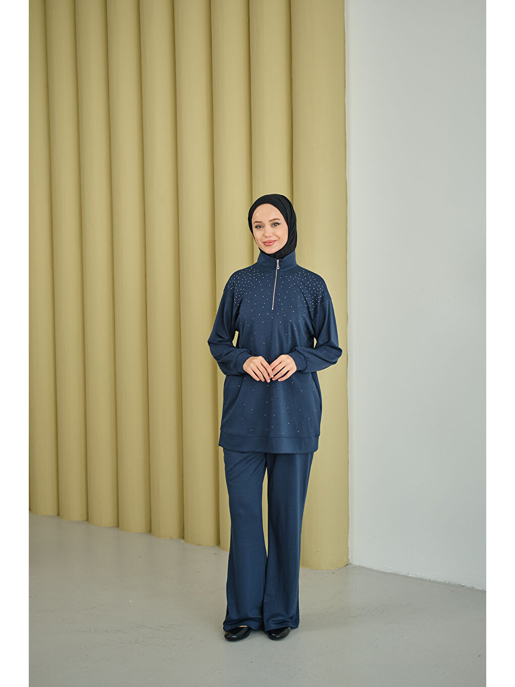 Kadın Yarım Fermuarlı Taşlı Takım Lacivert