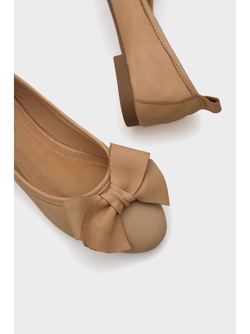 Bej Bliss Kadın Hakiki Deri Fiyonk Aksesuarlı Babet-3