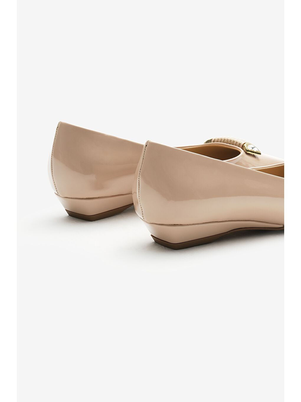 Bej Kadın Vizon Neolit Taban Toka Detaylı Sivri Burunlu Babet-4