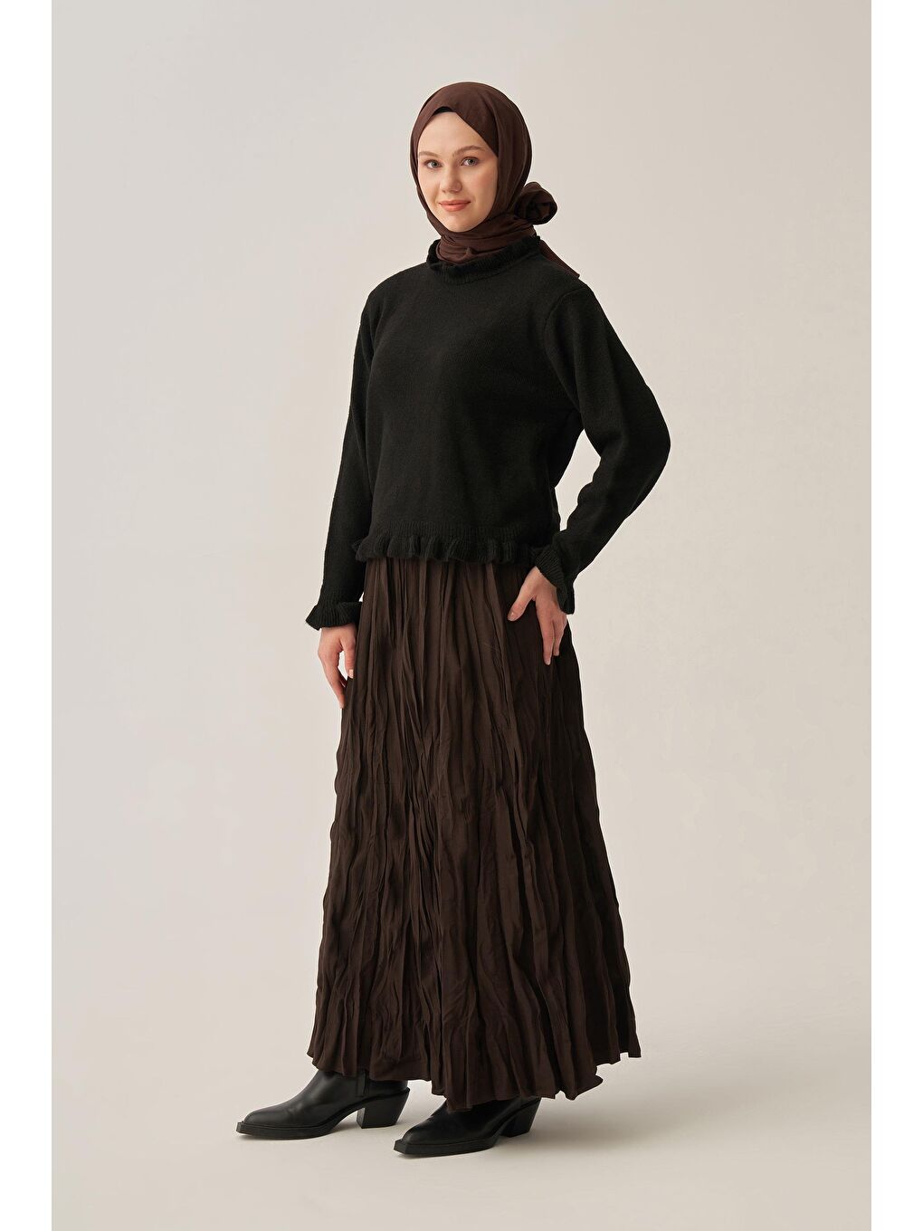 Siyah-Yakası Fırfırlı  Kısa Kazak-2