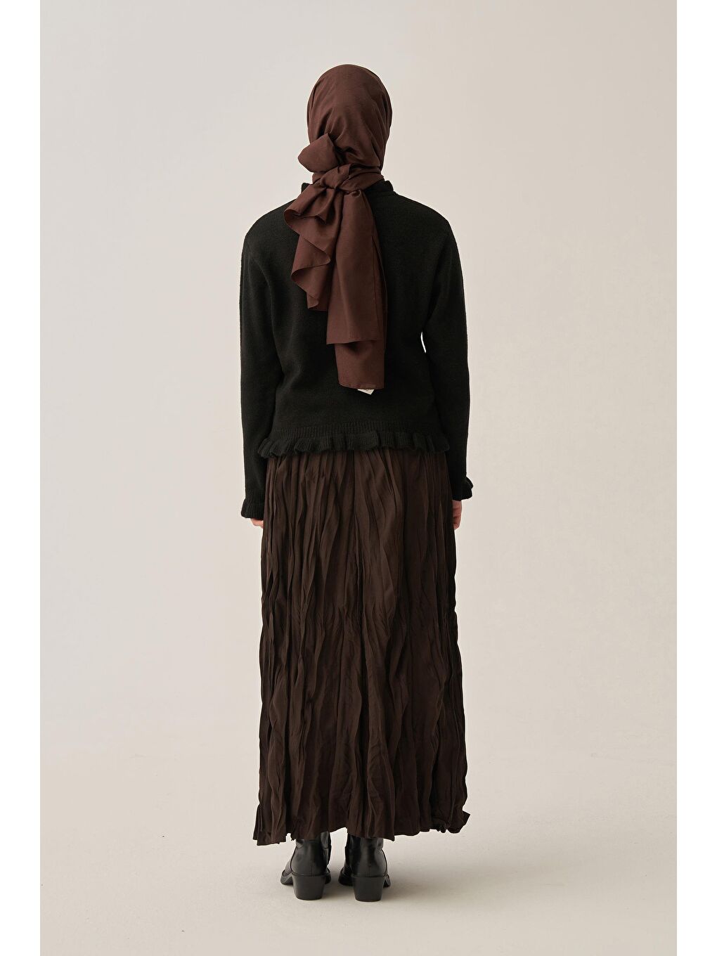 Siyah-Yakası Fırfırlı  Kısa Kazak-3