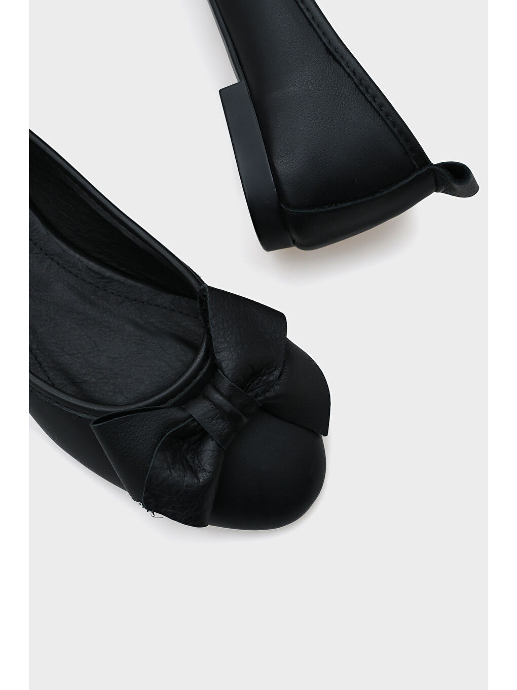 Siyah Bliss Kadın Hakiki Deri Fiyonk Aksesuarlı Babet-3