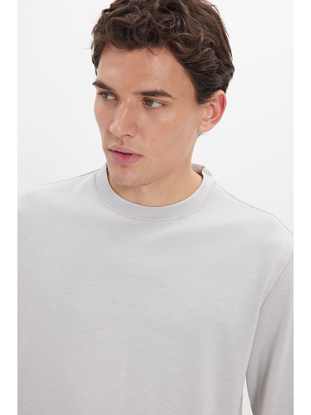 Bej Erkek Standart Fit Normal Kesim Uzun Kollu Ekstra Soft Modal Kumaş Bisiklet Yaka Taş Sweatshirt-3