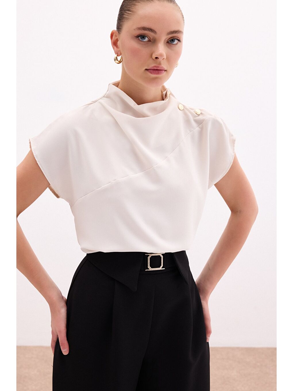 Tek Omuz Çıtçıtlı Bluz - Bej-2