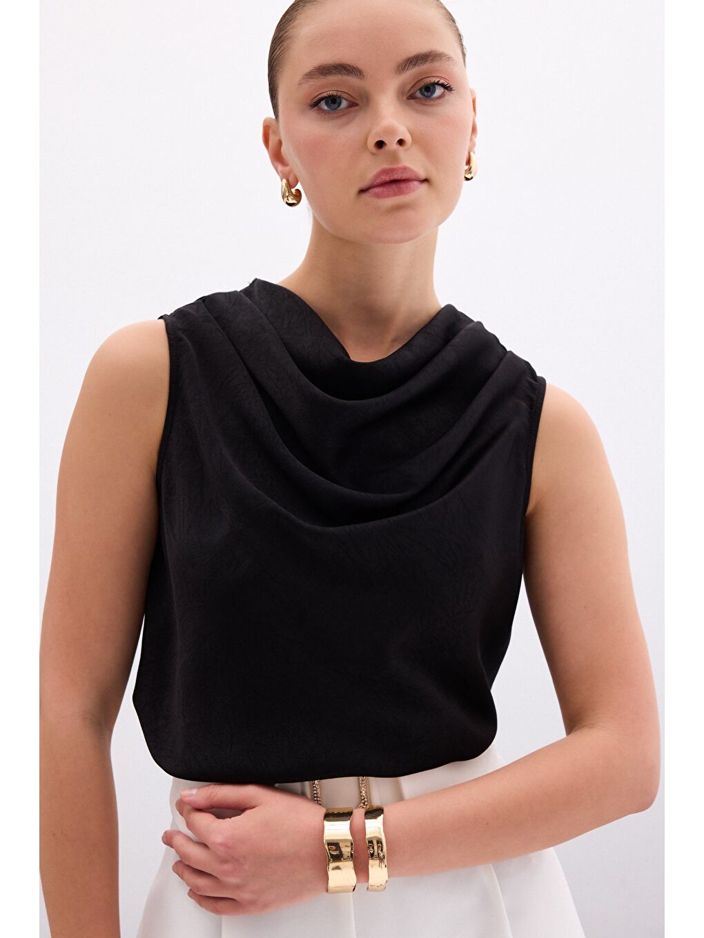 Degaje Yaka Saten Bluz - Siyah-1