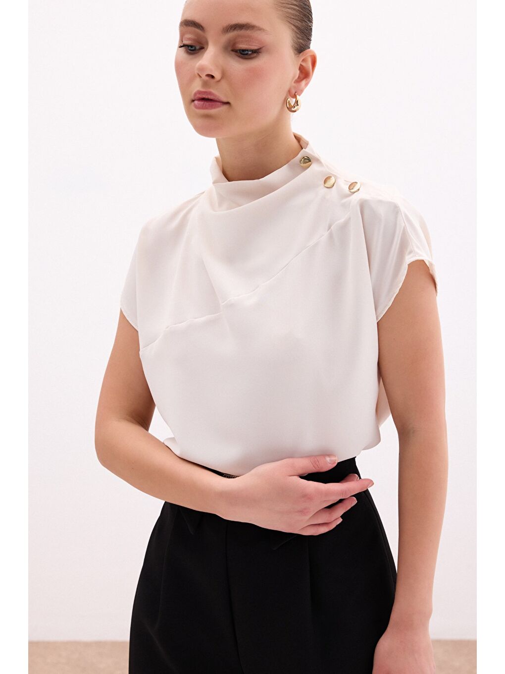 Tek Omuz Çıtçıtlı Bluz - Bej-3