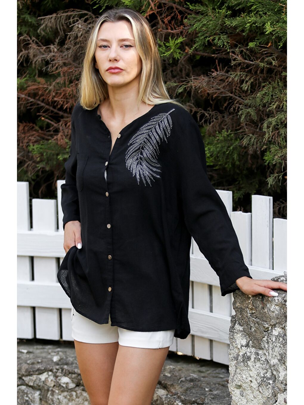 Siyah Alttan Britli Yaka Düğmeli Uzun Kollu Pul Payet Aplikeli Dokuma Casual Gömlek-1