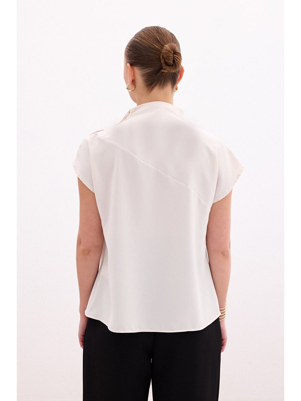 Tek Omuz Çıtçıtlı Bluz - Bej-7