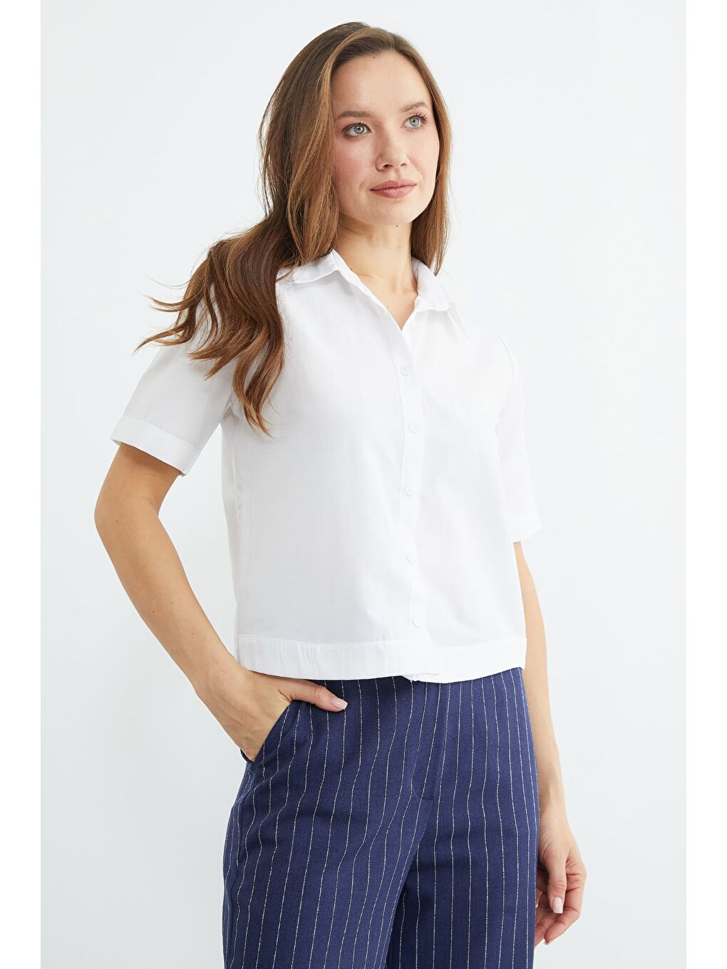 Beyaz Basic Kolu Ve Beli Manşetli Crop Gömlek-2