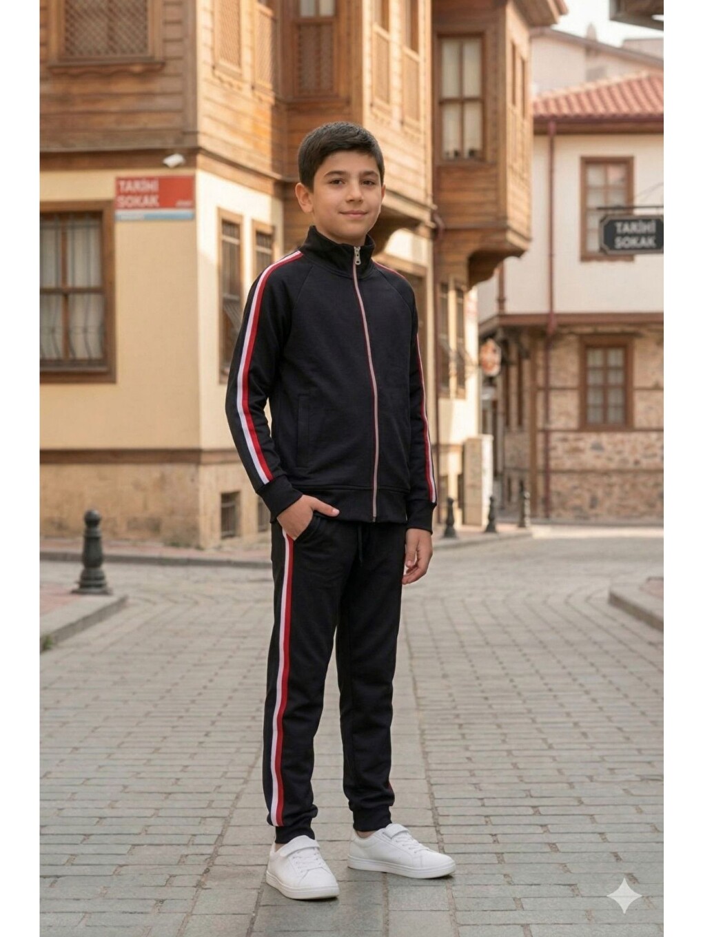 Siyah Erkek Çocuk Dik Yaka Üç Şeritli Şardonlu Dalgıç Eşofman Takımı