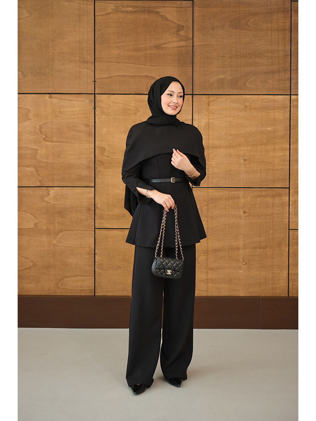 Kadın Çıkarılabilir Pelerin Detaylı Takım Siyah