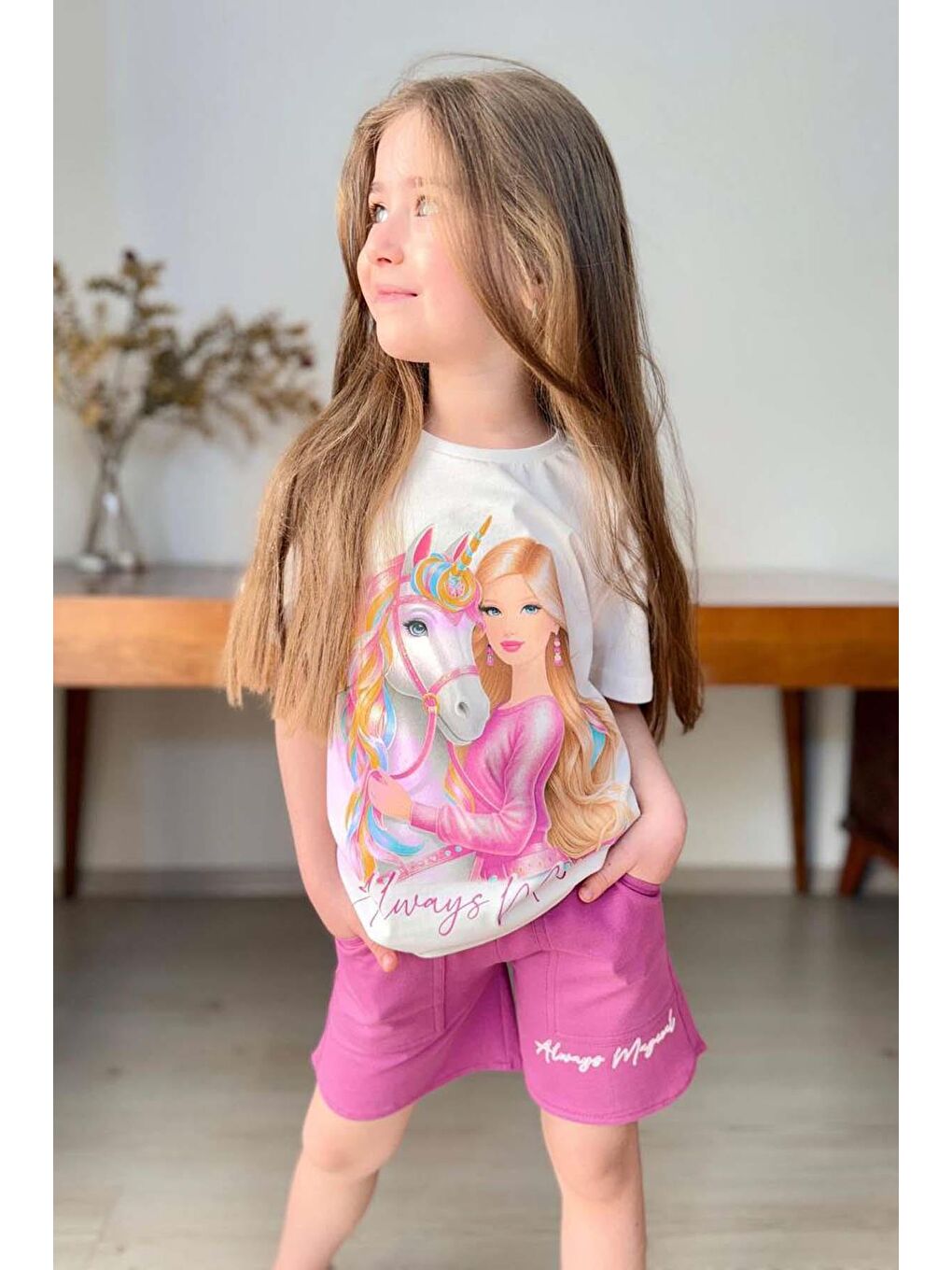 Kız Çocuk Üzeri Digital Bebek ve At Baskılı Yazı Detaylı T-shirt Mor Şortlu Takım