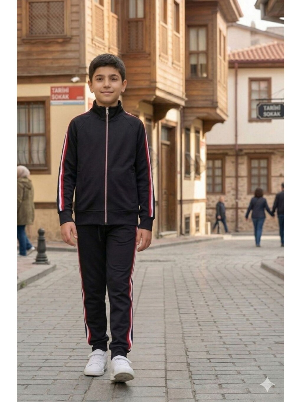 Siyah Erkek Çocuk Dik Yaka Üç Şeritli Şardonlu Dalgıç Eşofman Takımı-1