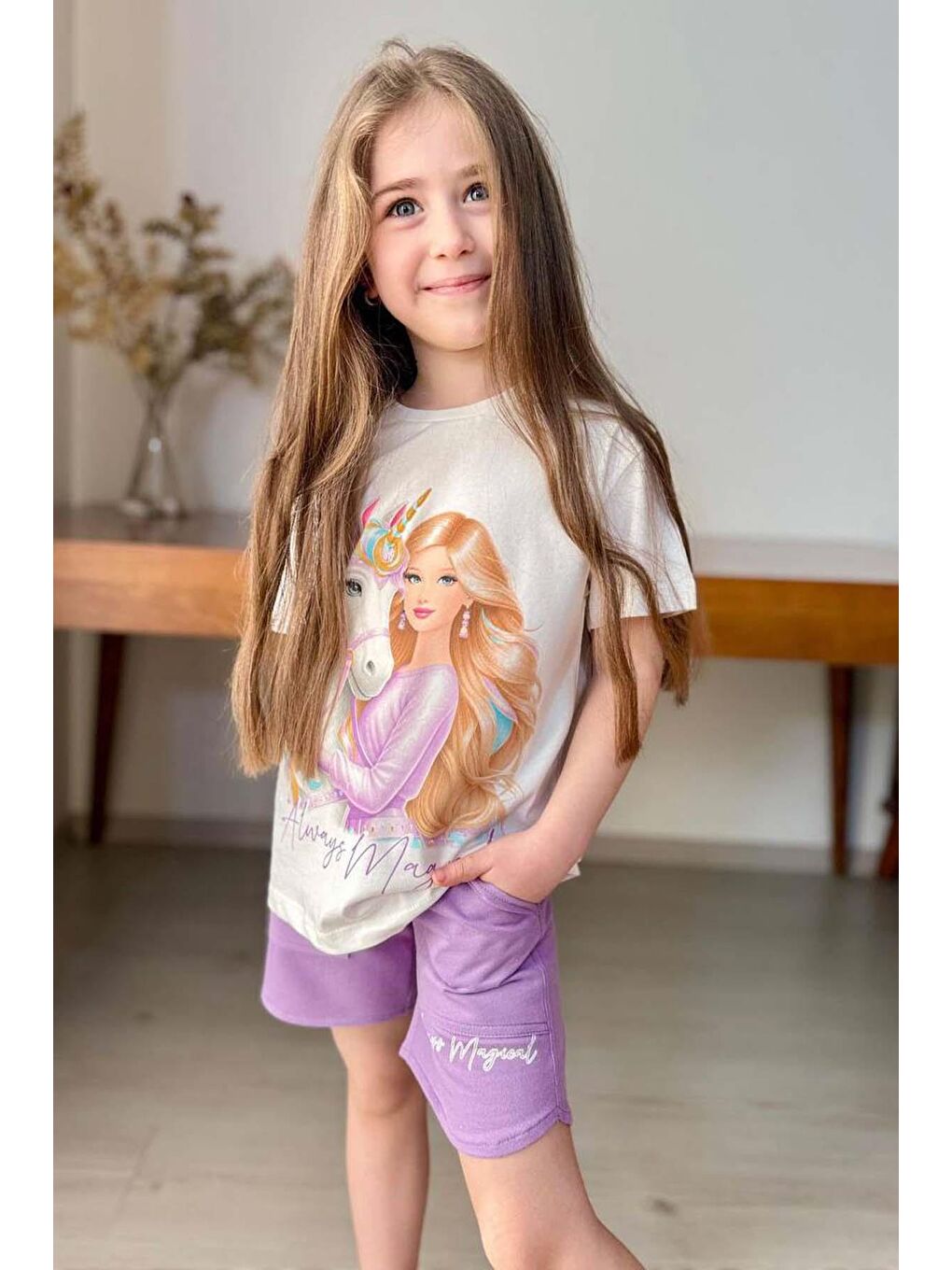 Kız Çocuk Üzeri Digital Bebek ve At Baskılı Yazı Detaylı T-shirt Lila Şortlu Takım
