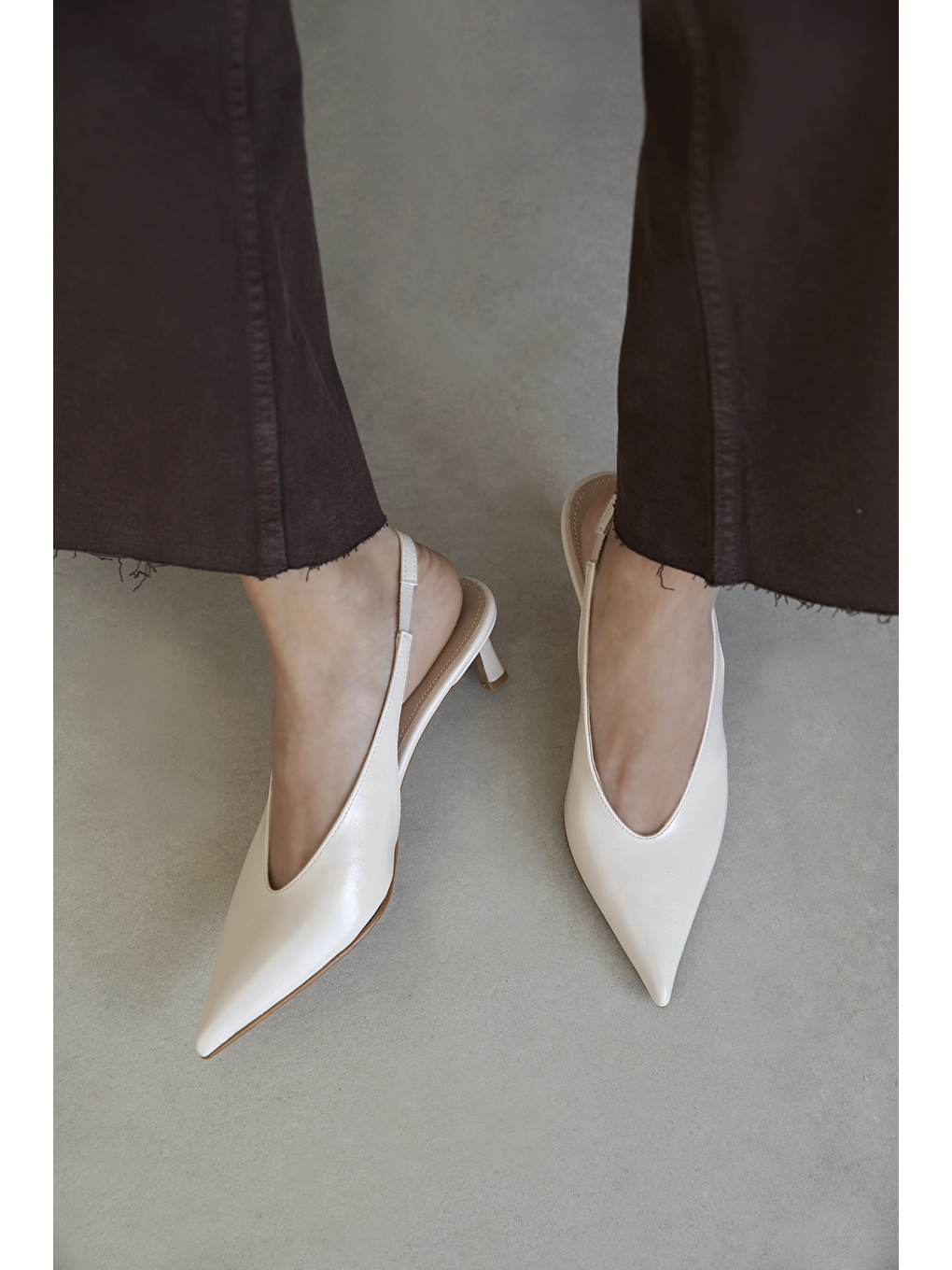 Alez Kadın Kırışık Deri Topuklu Ayakkabı Bej