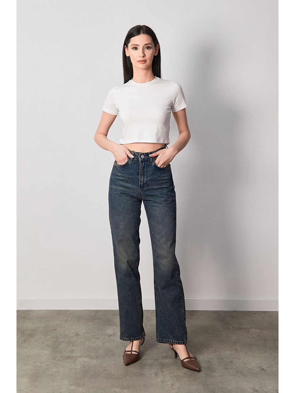 Beyaz Basic Bisiklet Yaka Crop Tişört-1