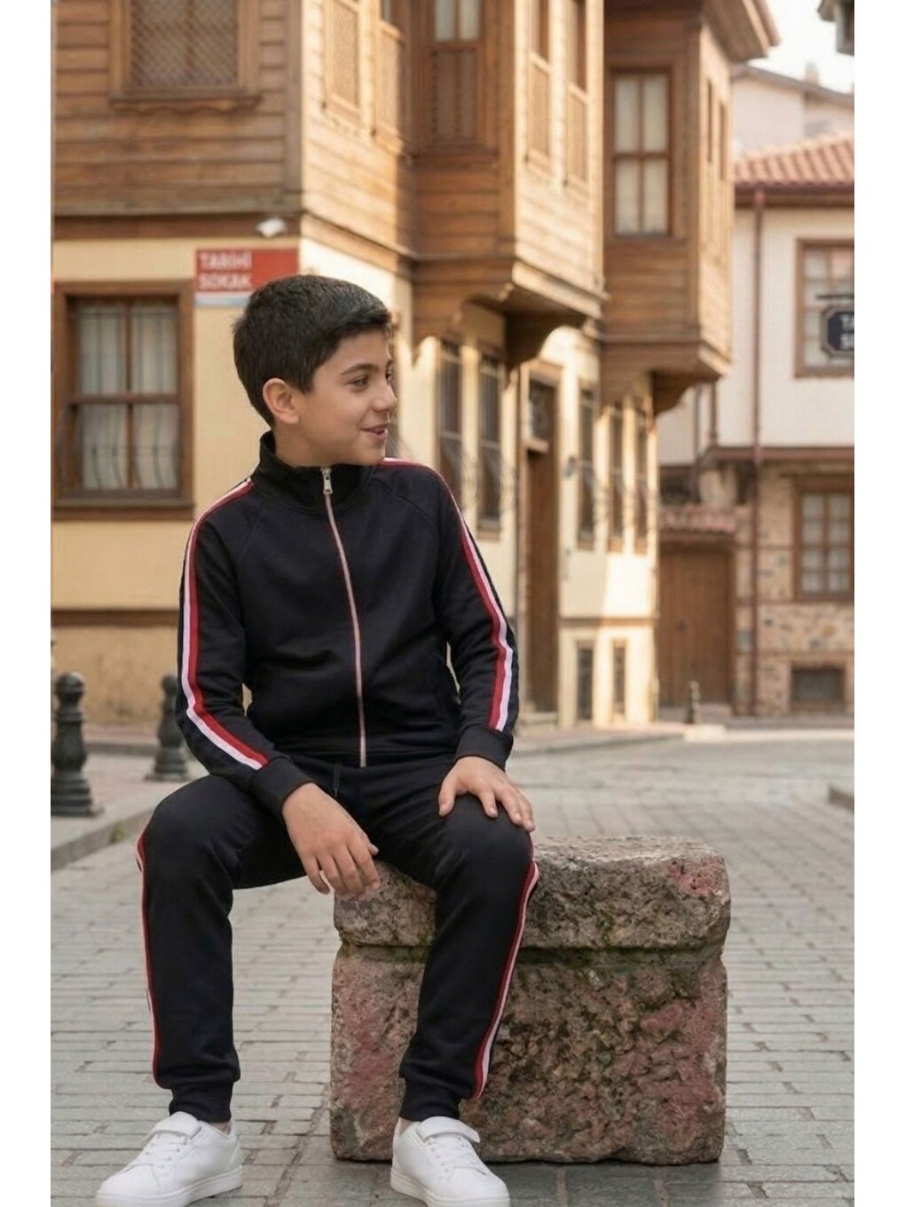 Siyah Erkek Çocuk Dik Yaka Üç Şeritli Şardonlu Dalgıç Eşofman Takımı-2