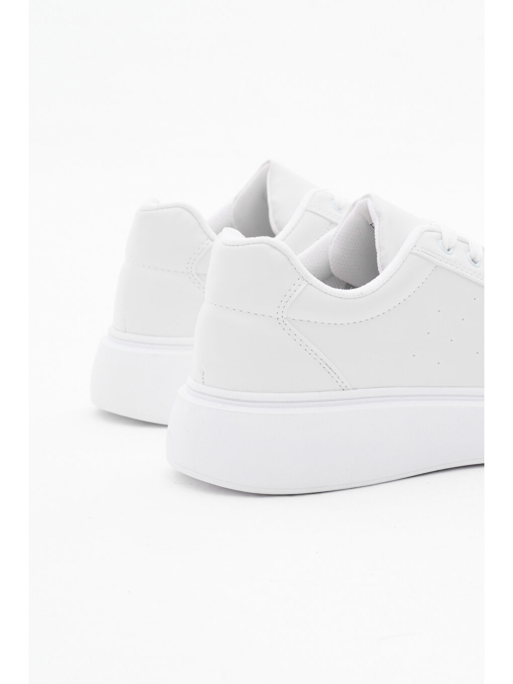 Kadın Beyaz Rahat Kalıp Yüksek Poli Taban Bağcıklı Spor Ayakkabı-4