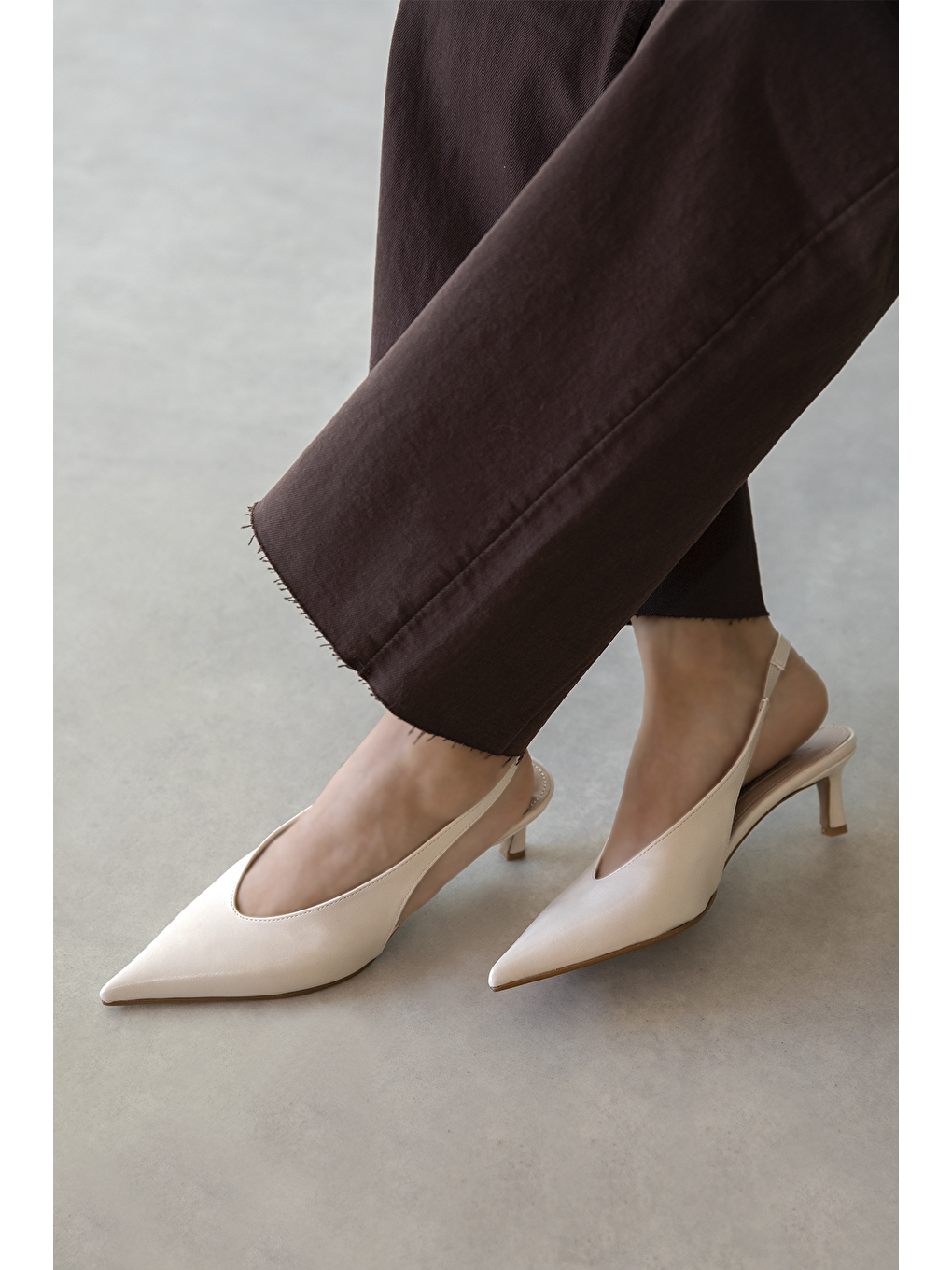 Alez Kadın Kırışık Deri Topuklu Ayakkabı Bej-1