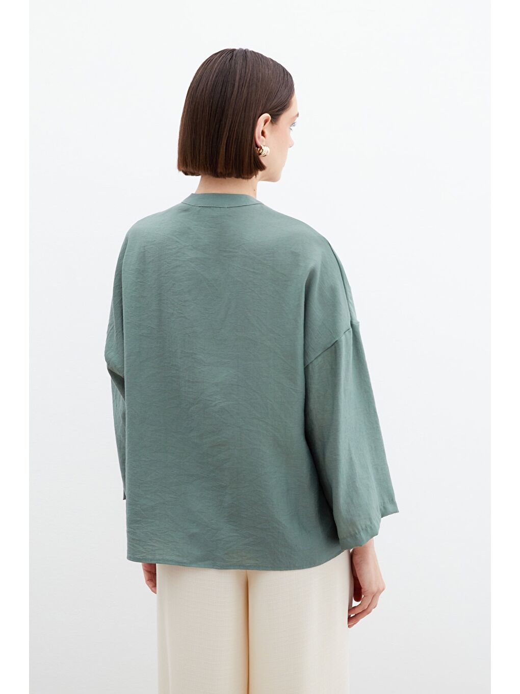 Çiçek Aksesuarlı Keten Bluz - Çağla Yeşili-5