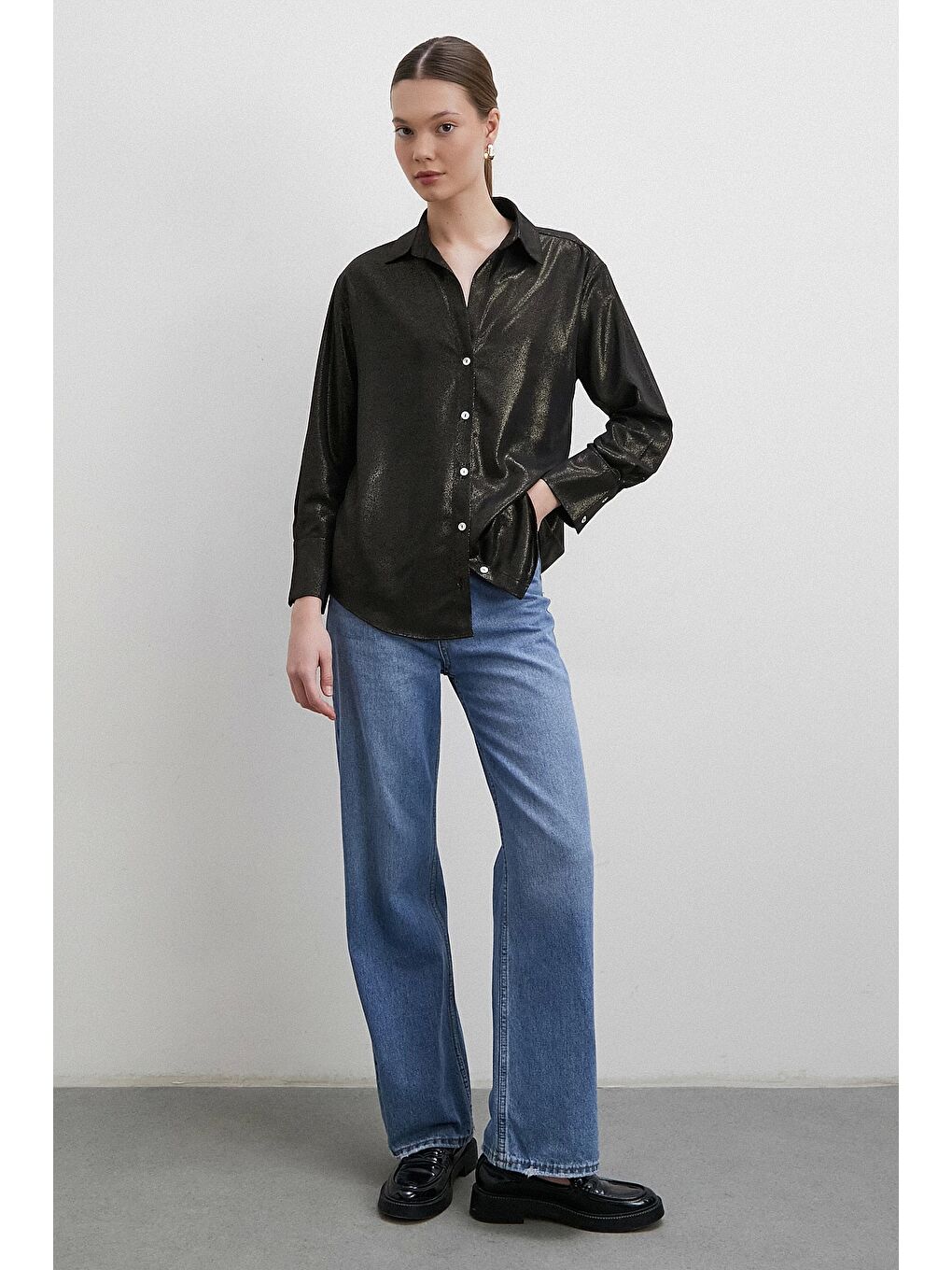 Varaklı V Yaka Gömlek Siyah-1