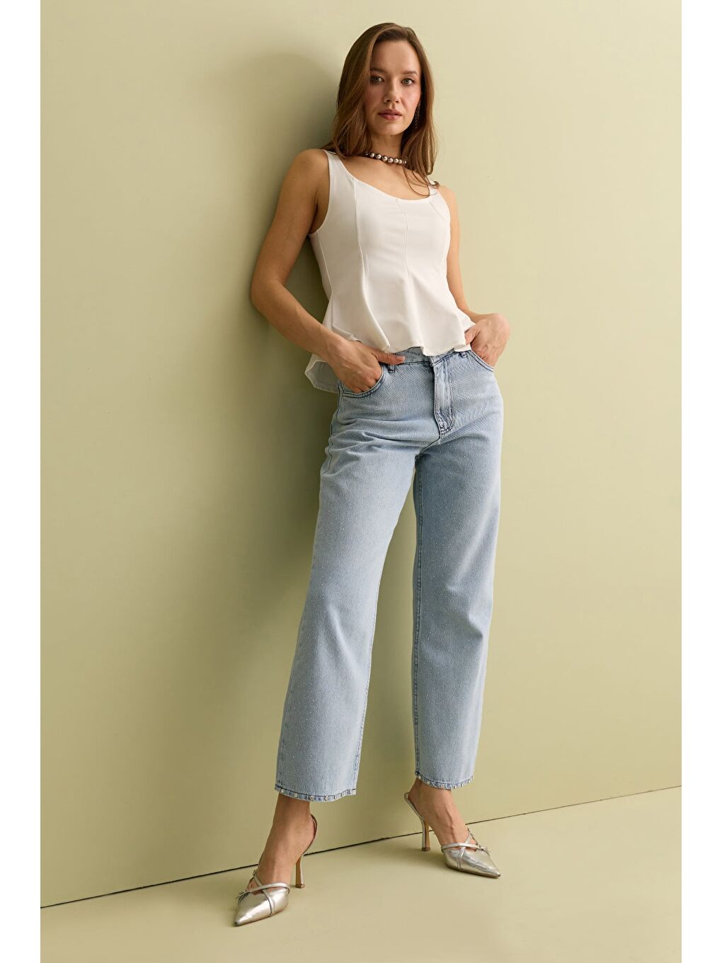 Beyaz Kalın Askılı Peplum Bluz-3