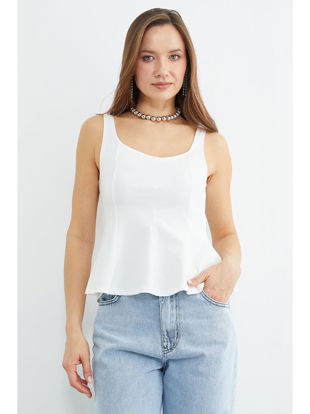 Beyaz Kalın Askılı Peplum Bluz-4