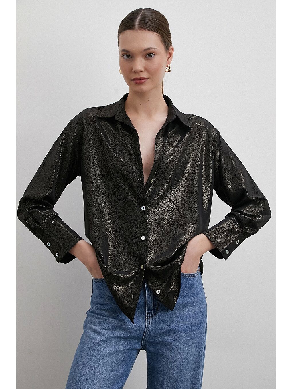 Varaklı V Yaka Gömlek Siyah-2