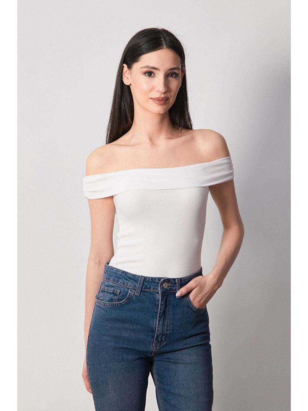 Beyaz Basic Madonna Yaka Bluz