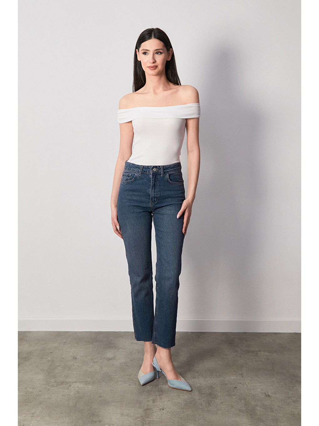 Beyaz Basic Madonna Yaka Bluz-1