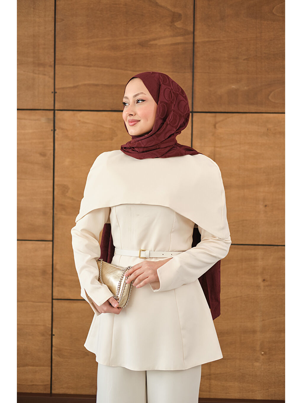 Ekru Kadın Çıkarılabilir Pelerin Detaylı Takım Krem-1