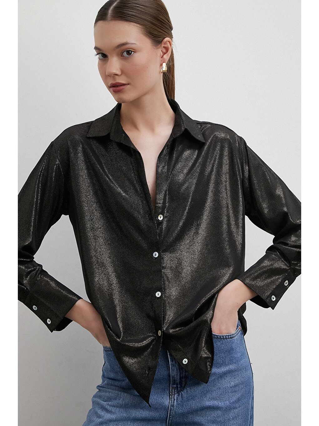 Varaklı V Yaka Gömlek Siyah-3