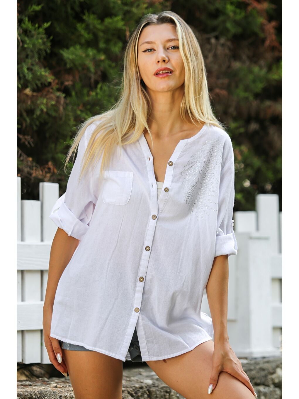Beyaz Alttan Britli Yaka Düğmeli Uzun Kollu Pul Payet Aplikeli Dokuma Casual Gömlek-1