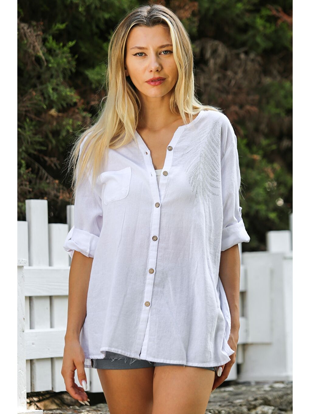 Beyaz Alttan Britli Yaka Düğmeli Uzun Kollu Pul Payet Aplikeli Dokuma Casual Gömlek-2