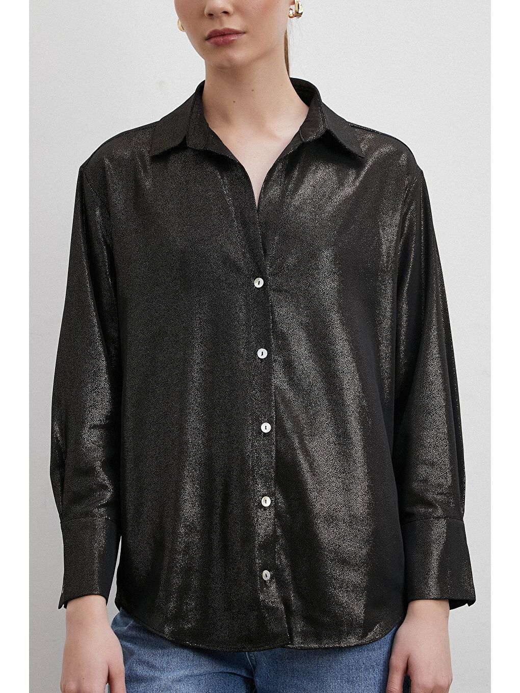 Varaklı V Yaka Gömlek Siyah-4