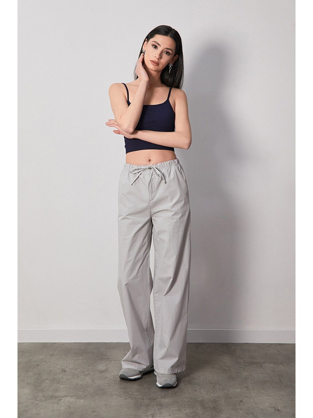 Gri Beli Lastikli Paraşüt Kumaş Pantolon
