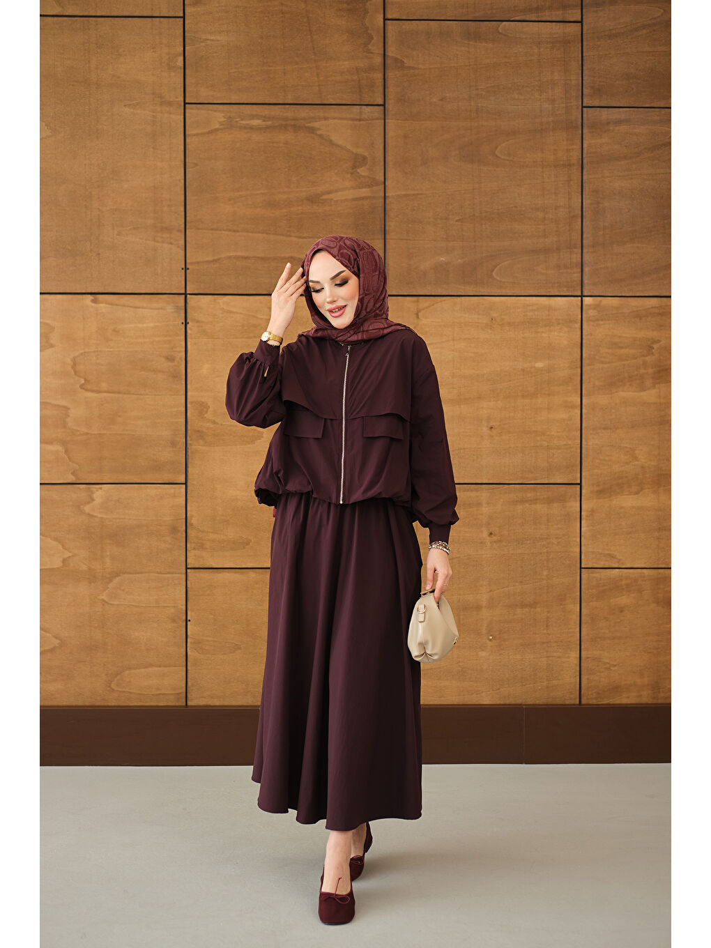 Kadın Çift Cep Görünümlü Fermuarlı Etekli Takım Bordo