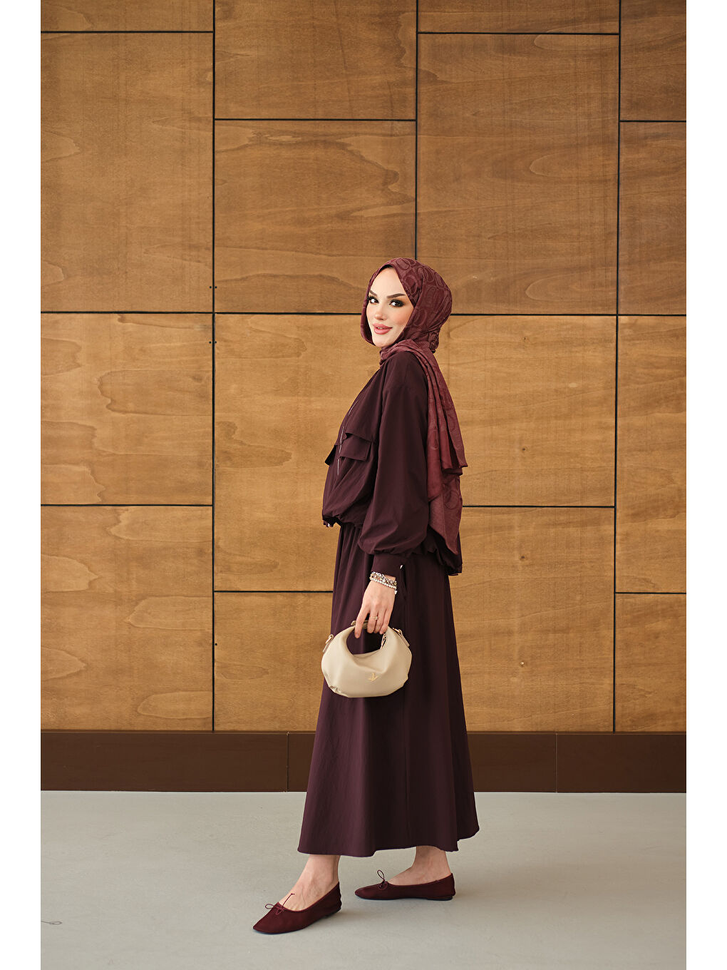 Kadın Çift Cep Görünümlü Fermuarlı Etekli Takım Bordo-3