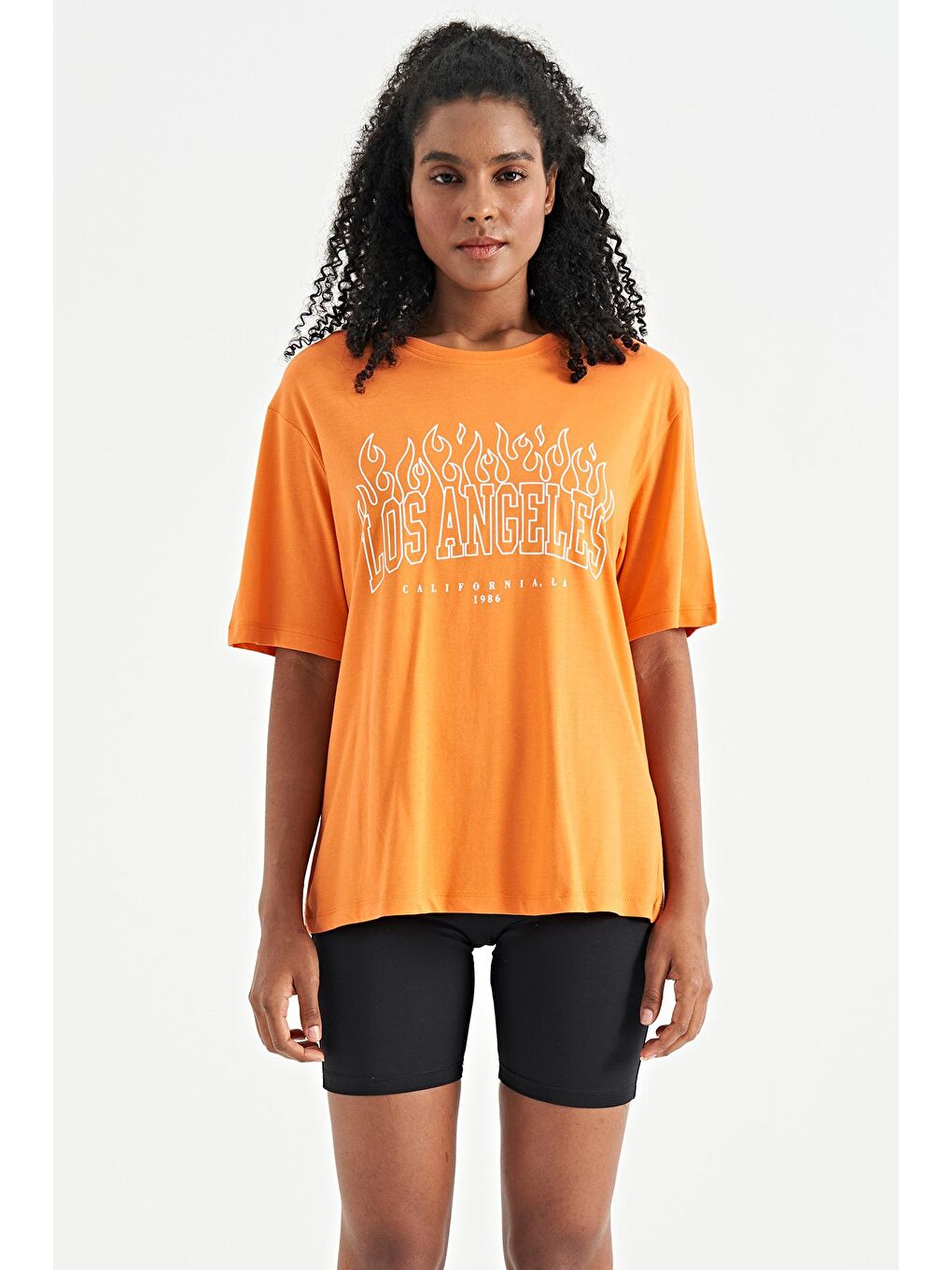 Veryperi Canlı Turuncu Oranj Baskı Detaylı Oversize O Yaka Basic Kadın T-Shirt - 02181