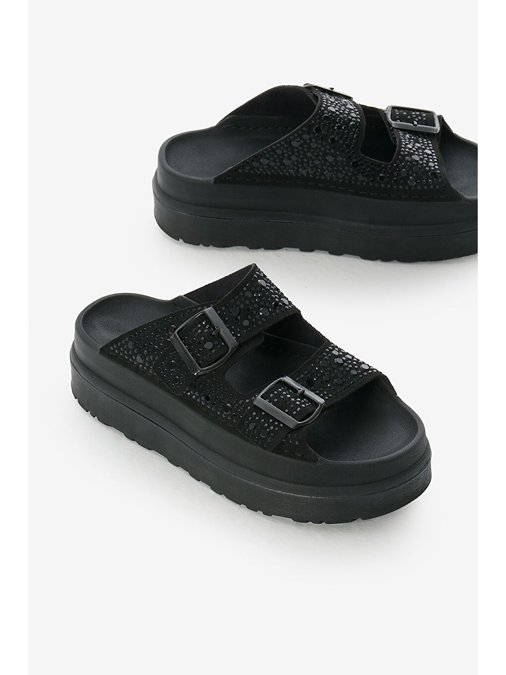 Kadın Siyah Yüksek Poli Taban Taşlı Çift Bantlı Tokalı Terlik