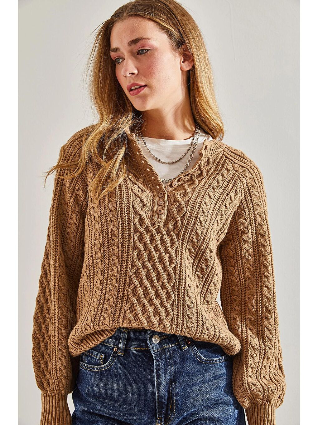 Bej Kadın Saç Örgülü Düğmeli Triko Kazak-1