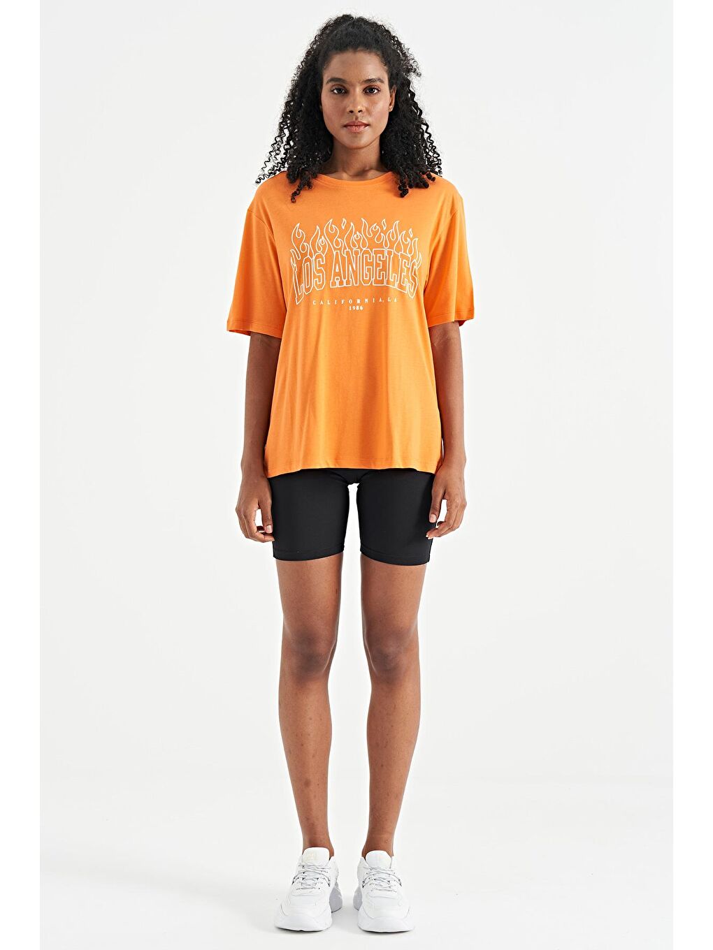 Veryperi Canlı Turuncu Oranj Baskı Detaylı Oversize O Yaka Basic Kadın T-Shirt - 02181 - 2