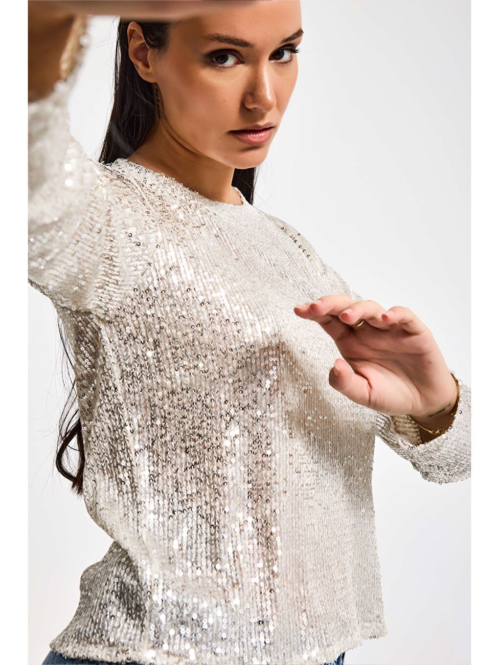 Gri Kadın Gümüş Renk Pul Payet Detaylı Düz Kesim Bluz