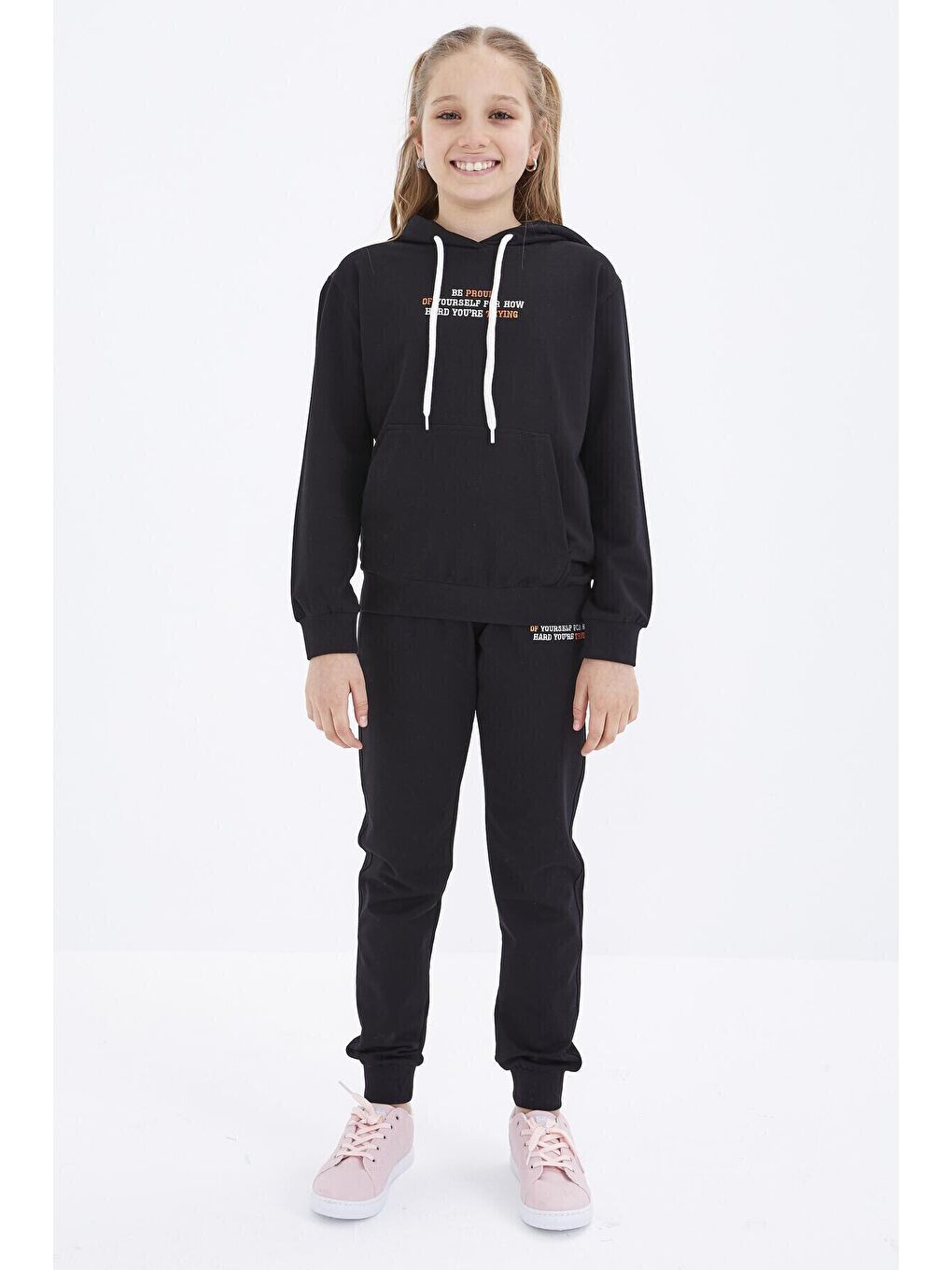 Siyah Yazı Nakışlı Kapüşonlu Basic Rahat Form Kız Çocuk Eşofman Takım - 75055
