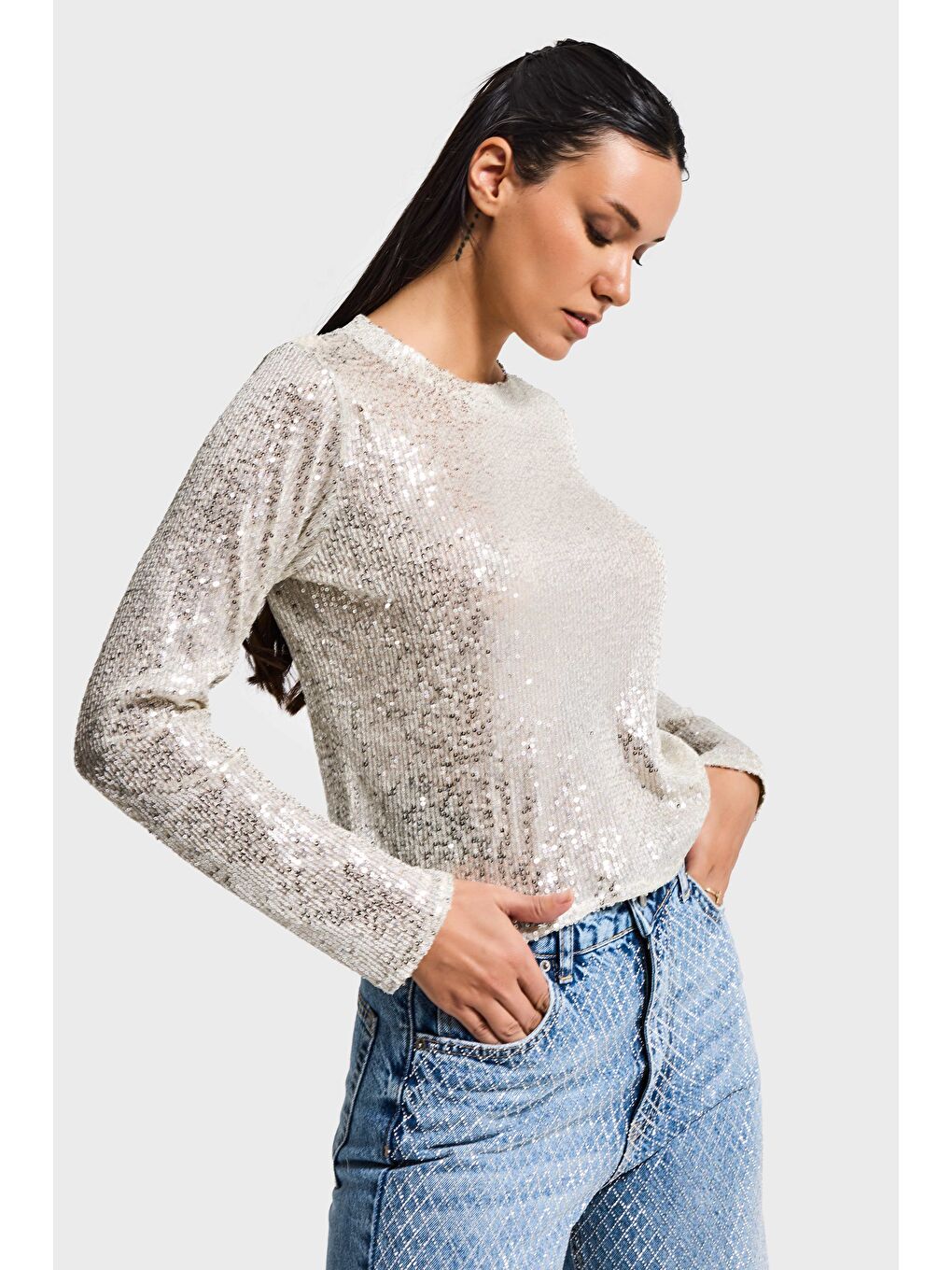 Gri Kadın Gümüş Renk Pul Payet Detaylı Düz Kesim Bluz-1